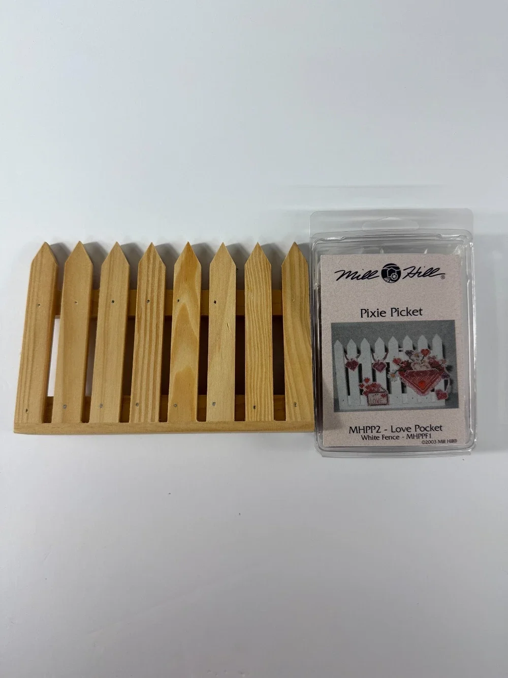 Mill Hill Pixie Picket MHPP2 Love Pocket Kit + Unpainted Wood Fence MHPPF1